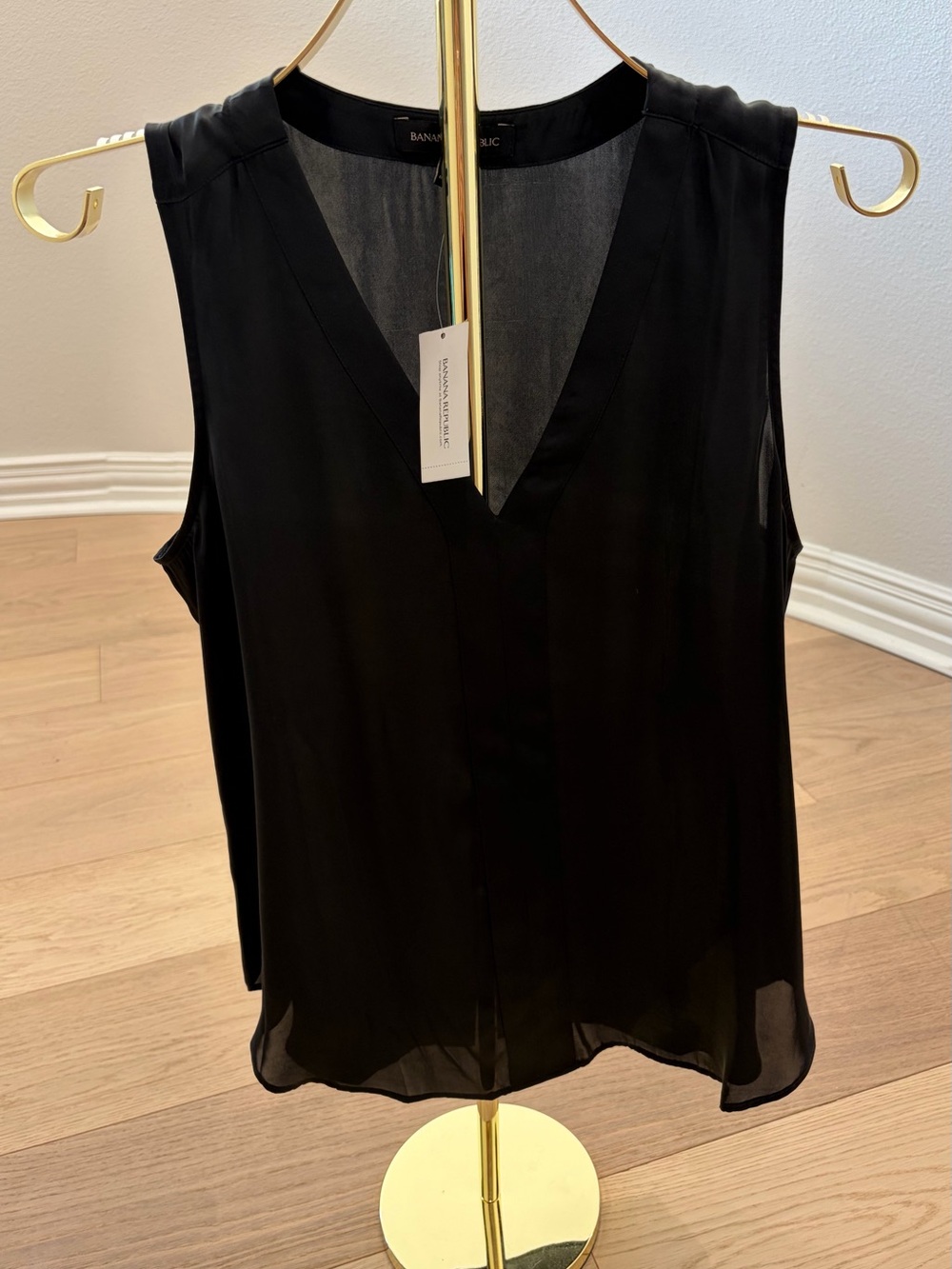 NWT Banana Republic Black V-Neck Sleeveless Camisole